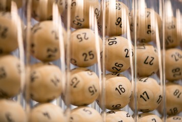 Primo piano delle palline Swiss Lotto. 
